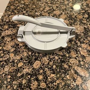IMUSA Cast Aluminum 8 inch Tortilla Press BNIB